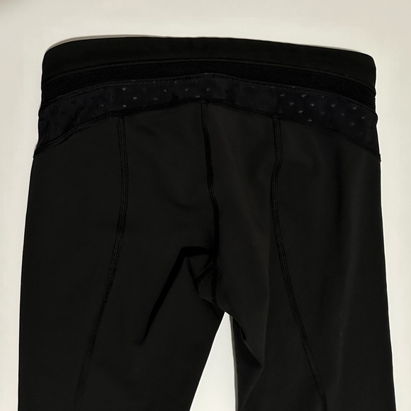 Lululemon Just Breathe Black Crop 21.5” Mesh Dot Mid Rise Athletic Leggings Sz 4 - Picture 11 of 14